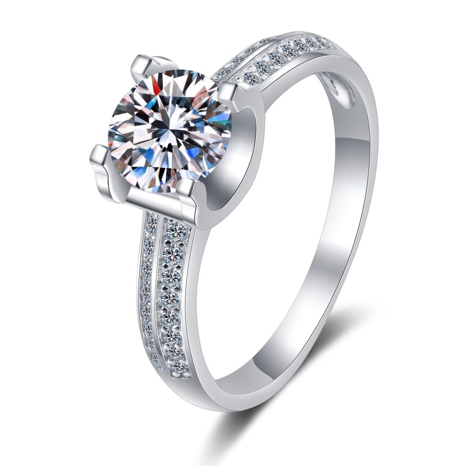 1ct Round-Cut Split-Shank Solitaire Moissanite Ring with Pavé Band - 925 Sterling Silver